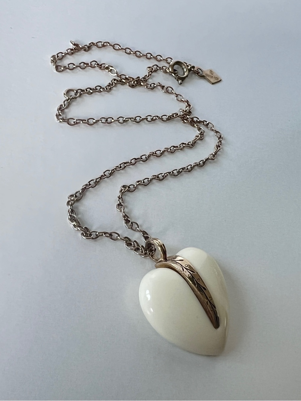 Vintage Sarah Coventry “Endearing” White Lucite Heart Pendant Necklace Gold Tone